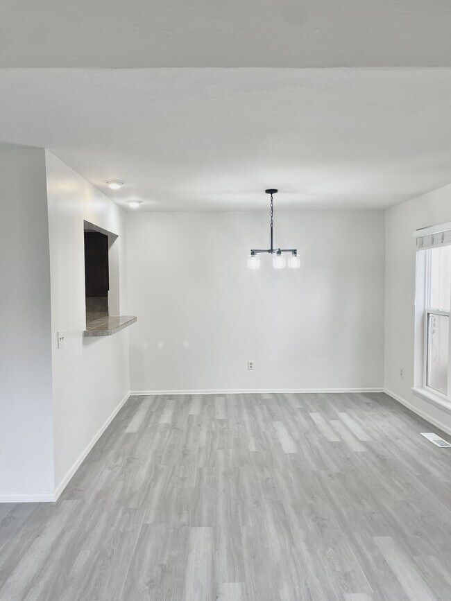 Foto del edificio - 12323 Cedar Springs Ln