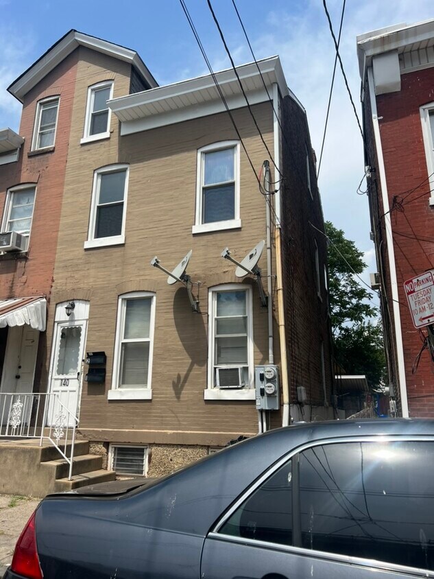 Primary Photo - 140 Kent St