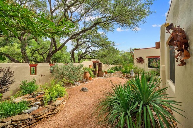 Foto del edificio - 13700 Ranch to Market Rd 150