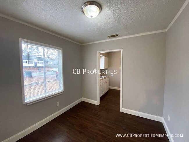 Building Photo - 1311 Robin Hood Ln