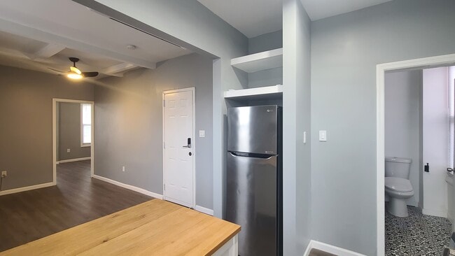 Building Photo - 58 Bowers St