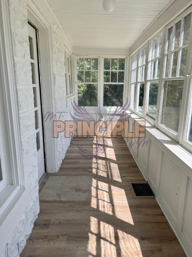 Foto del edificio - **Charming Remodeled Craftsman Home for Re...