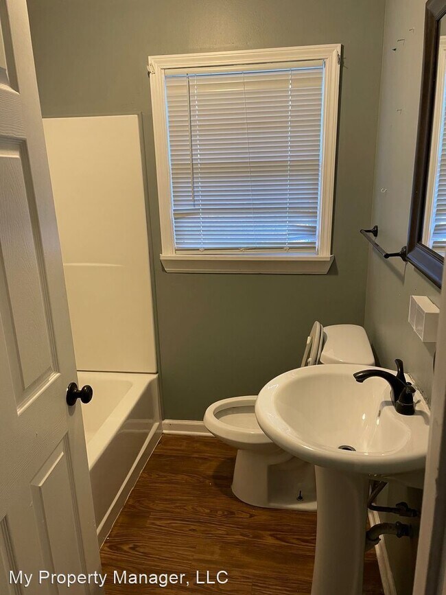 Foto del edificio - 3 br, 1 bath House - 1023 Peyton Avenue