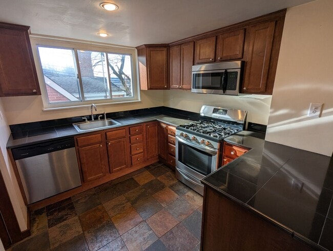 Foto del edificio - 4 Bedroom, 2 Bathroom Single Family Home (Mt. Washington)