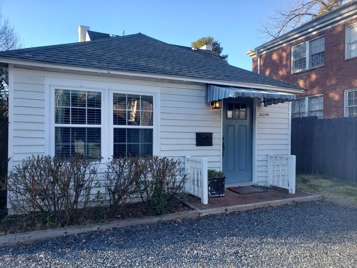Primary Photo - Five Points Cottage for lease!