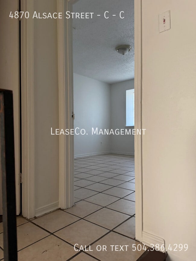 Building Photo - 4870 Alsace St