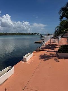 Foto del edificio - 225 S Beach Rd