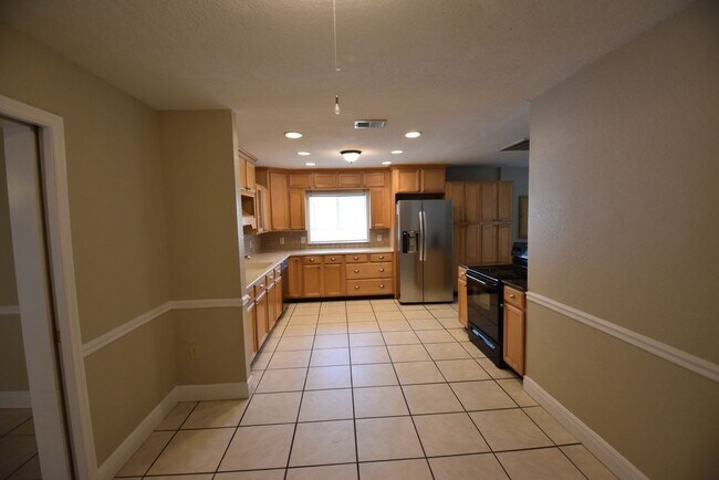 Building Photo - 2050 Broken Arrow Trl N