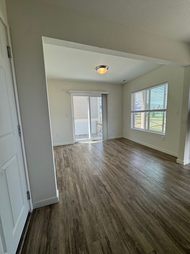 Foto del edificio - 5836 Thurless Ln