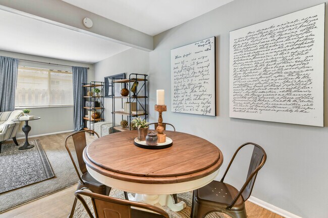 Foto del edificio - Westpark Townhomes