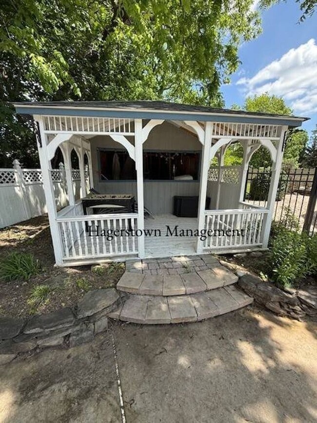 Building Photo - Luxury Home in Woodbridge