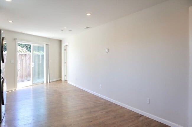 Building Photo - 3854 &amp; 3850 Howe Ct, Fremont (Irvington)