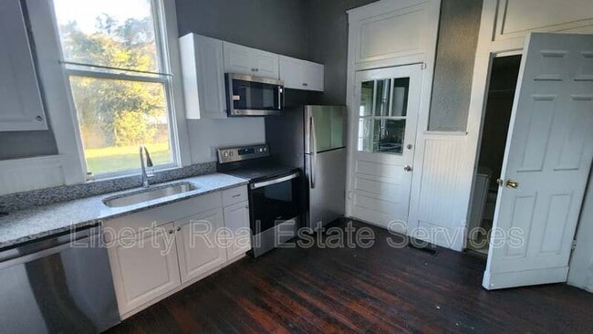 Foto del edificio - 826 E Duffy St