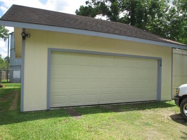 Foto del edificio - 318 Red Haven Dr