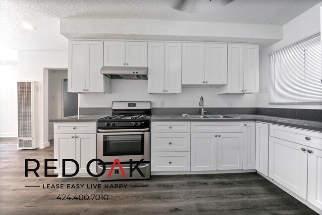 Foto del edificio - ~2 Weeks FREE~ Sunlit Two Bedroom Walk-Up ...