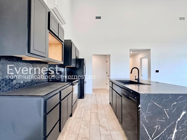 Foto del edificio - 20381 Ferguson Rd