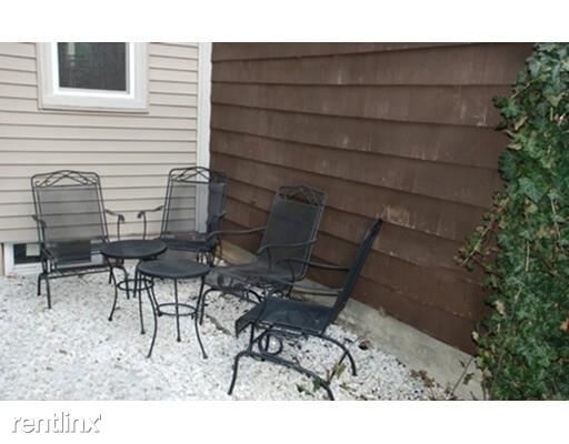 Foto del edificio - 2 br, 1 bath  - 96 Bunker Hill St