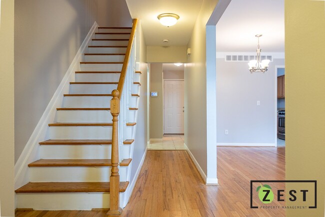 Foto del edificio - 415 N Fox Hills Dr