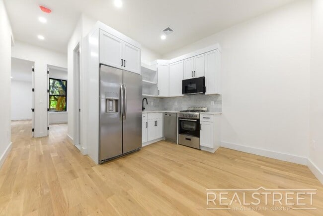 Foto del edificio - Brand New 3 Bed in Bed Stuy Brownstone!