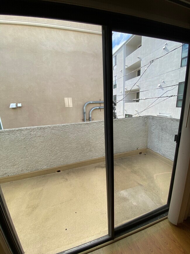 Foto del edificio - 2581 S Sepulveda Blvd
