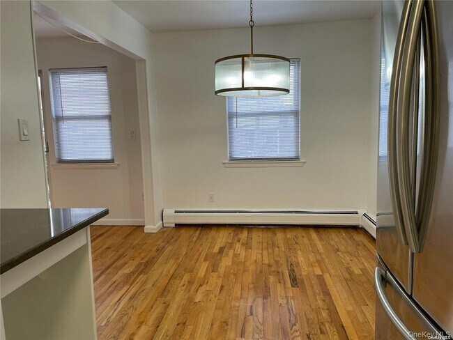 Foto del edificio - 43-21 212th St