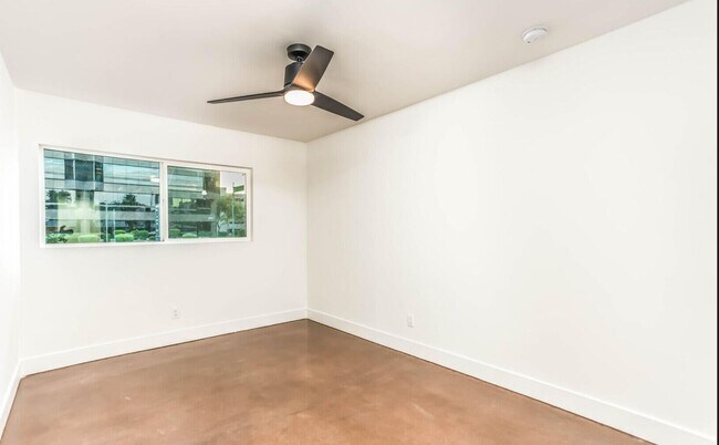 Building Photo - Biltmore District Luxury – Month-to-Month ...