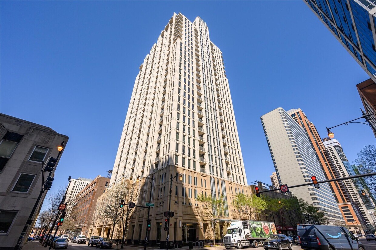 Foto principal - 1250 S Michigan Ave