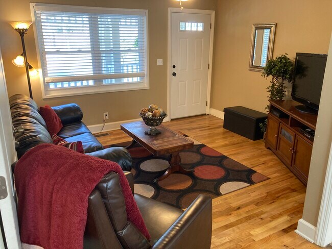 Foto del edificio - 218 Lancaster St SW