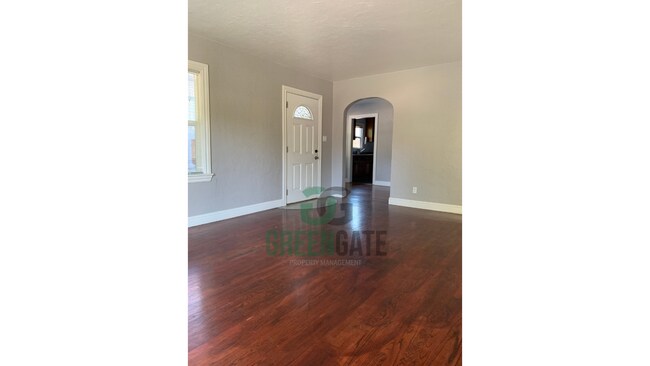 Building Photo - Welcome home to this charming Graceda two ...