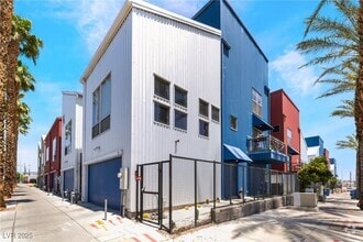 Building Photo - 137 S 11th St