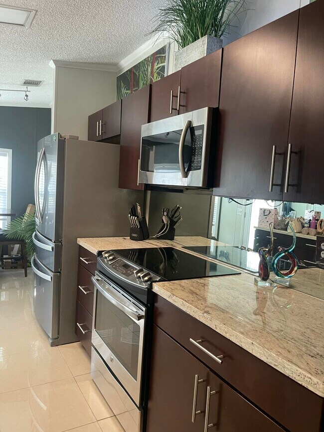 Foto del edificio - 817 Sunglow St