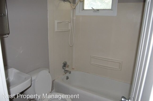 2 br, 1 bath House - 224 S Governor St photo'