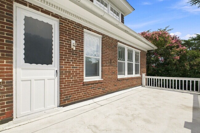 Building Photo - 734 Shirley Ave