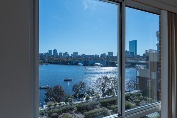 Foto del edificio - 75-83-83 Cambridge Pkwy