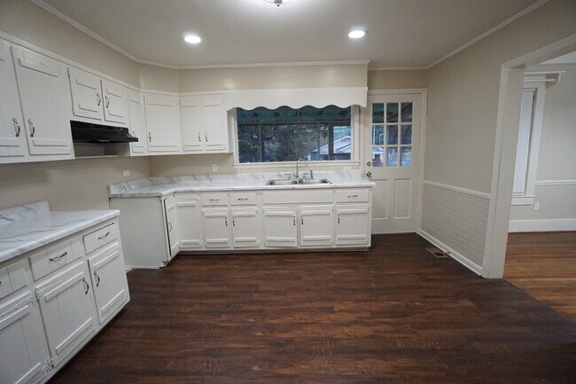 Building Photo - 1194 Birmingham St