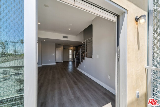 Building Photo - 1223 Hayworth Ave