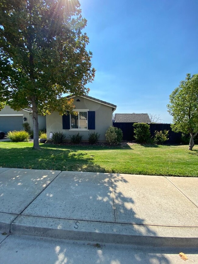Building Photo - BEAUTIFUL 3 BED 2.5 BATH HOME LOCATED IN T...