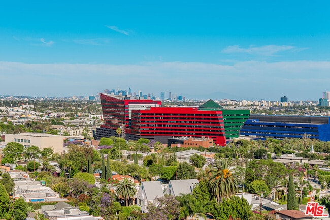 Foto del edificio - 838 N Doheny Dr