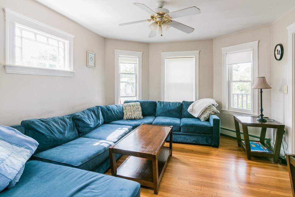 Living Room - 71 Manthorne Rd