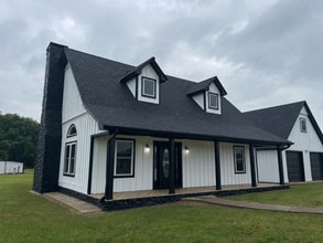 Building Photo - 1301 AR-36
