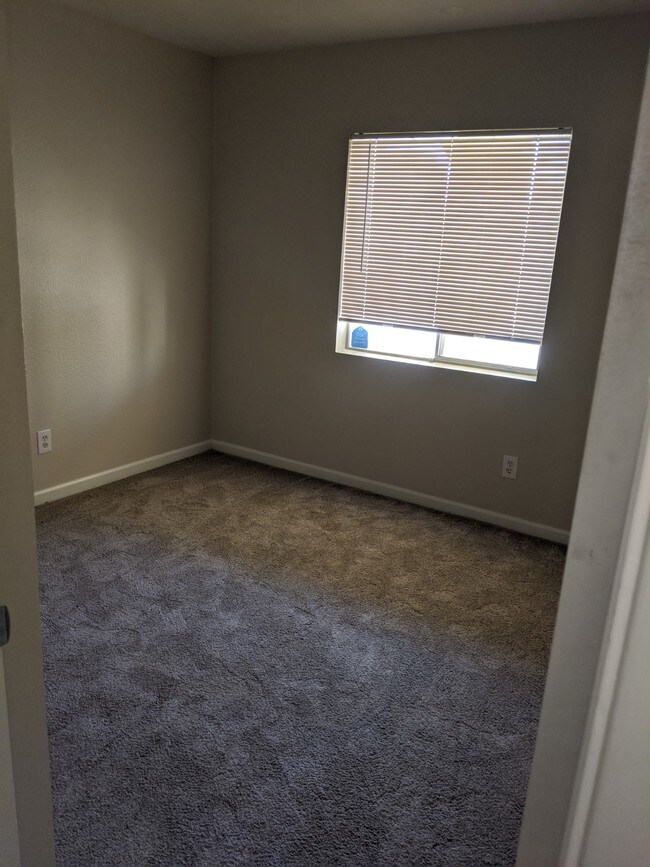 Building Photo - 8220 E Valley Vista Dr
