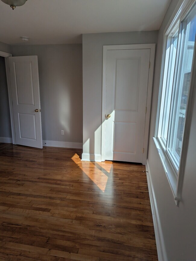 Building Photo - 50 Ridgeview Ave