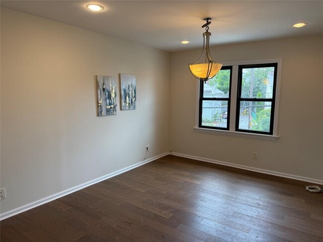 Building Photo - 423 Halstead Ave
