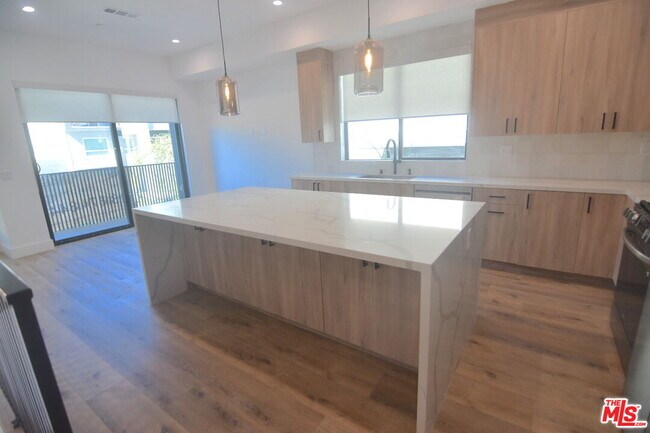 Foto del edificio - 10810 Peach Grove St