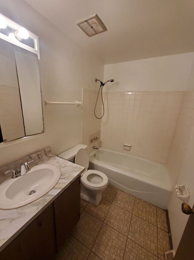 Foto del edificio - 3 Bedroom Condo