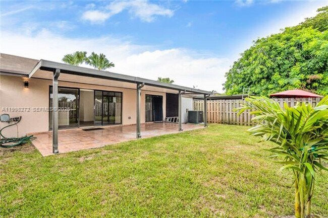 Foto del edificio - 4736 SW 136th Pl