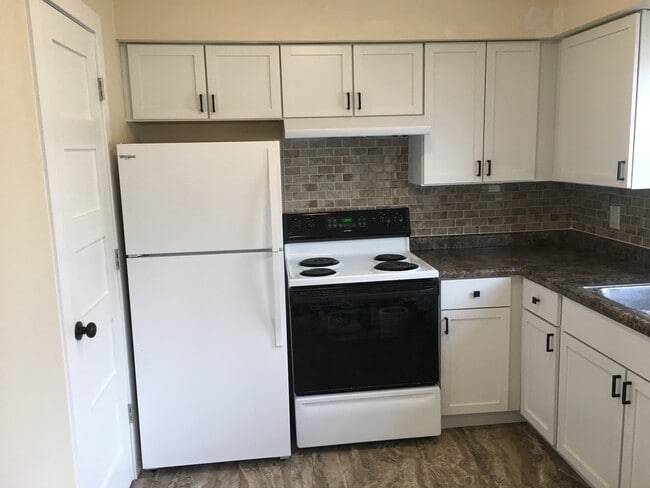 Newer appliances - 609 Hood St