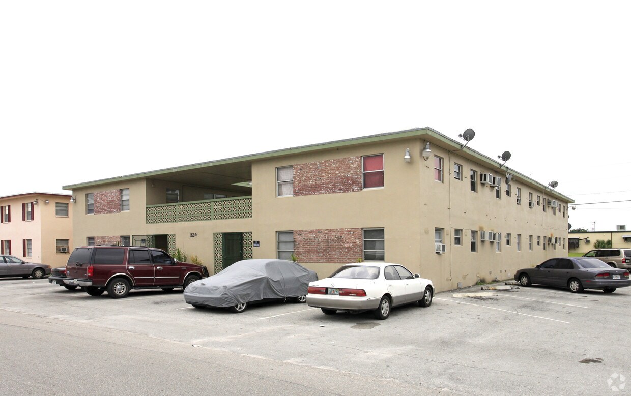 304 NE 1st St - 324 NE 1st St
