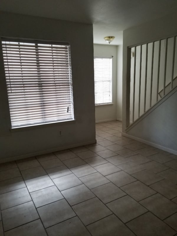 Building Photo - 1102 Verde Dr