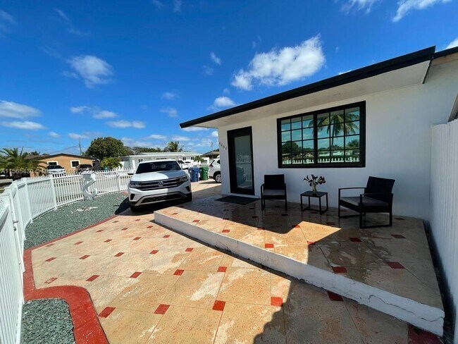 Foto del edificio - 4480 NW 170th St